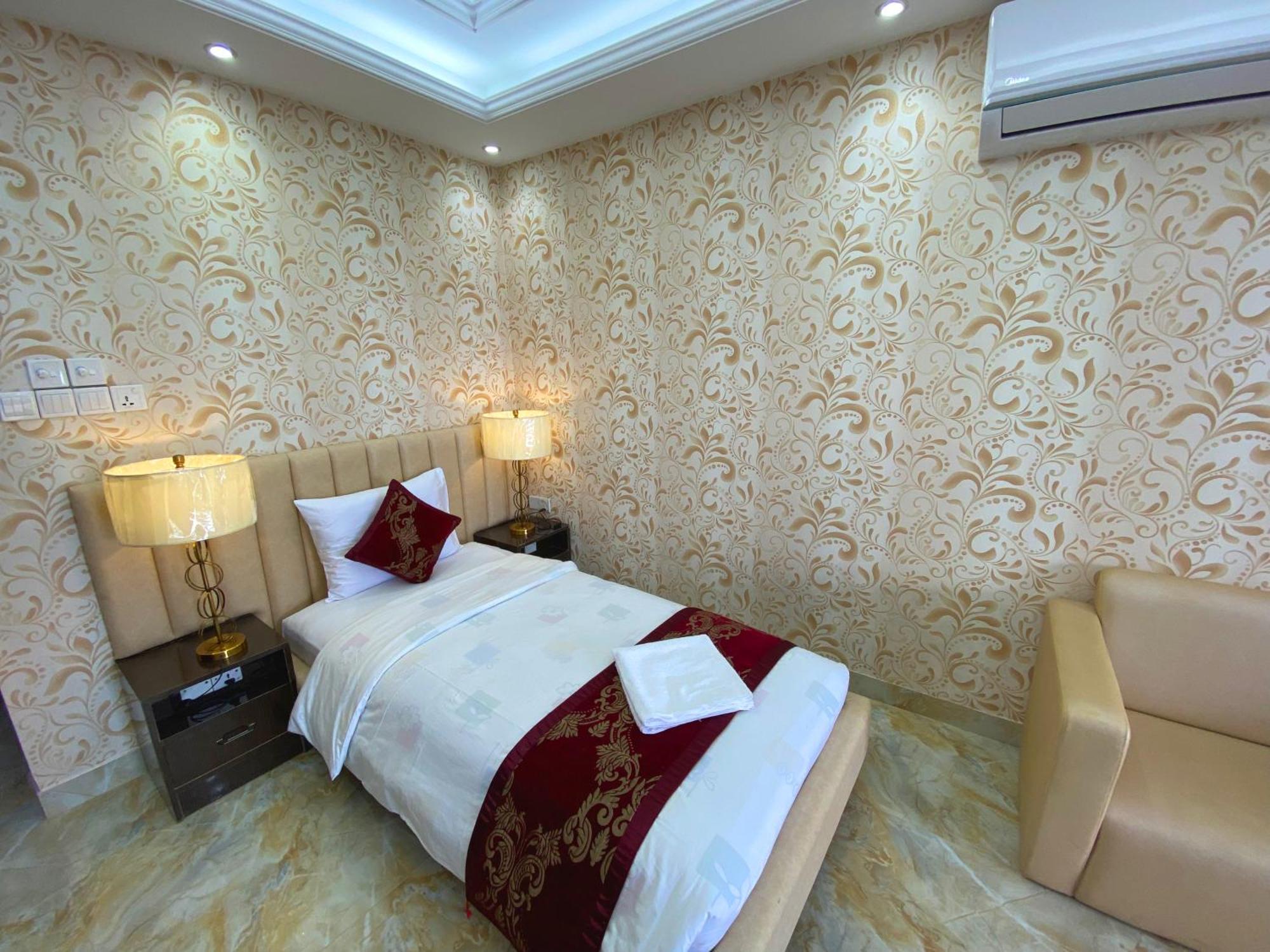Hotel Valentino Noakhali エクステリア 写真