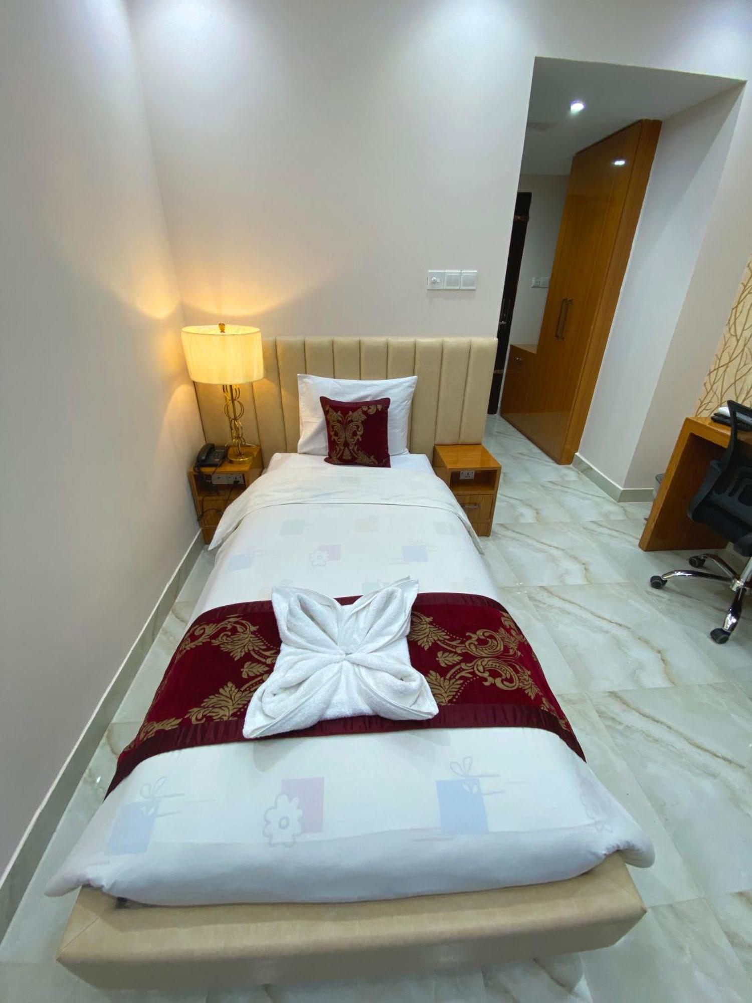 Hotel Valentino Noakhali エクステリア 写真