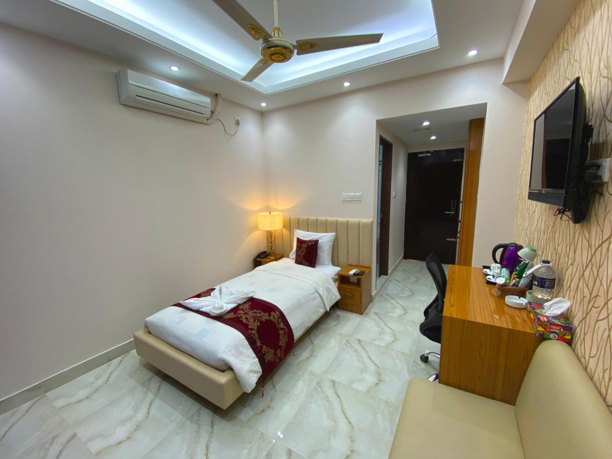 Hotel Valentino Noakhali エクステリア 写真